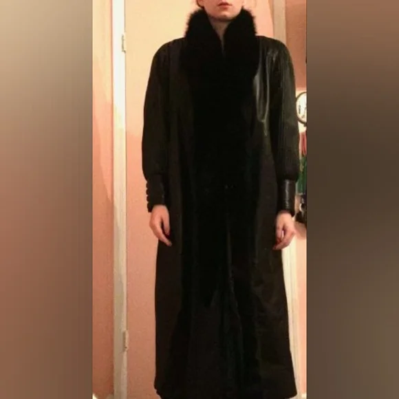 Make Me An offer !Vntage Black Custom Leather & Fox Real Fur - Picture 4 of 6